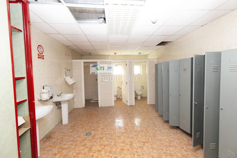 Foto c776258a-4c1d-4fb3-9898-40c16be47f2f. Fabrikhalle in Puebla de Alfindén (La)