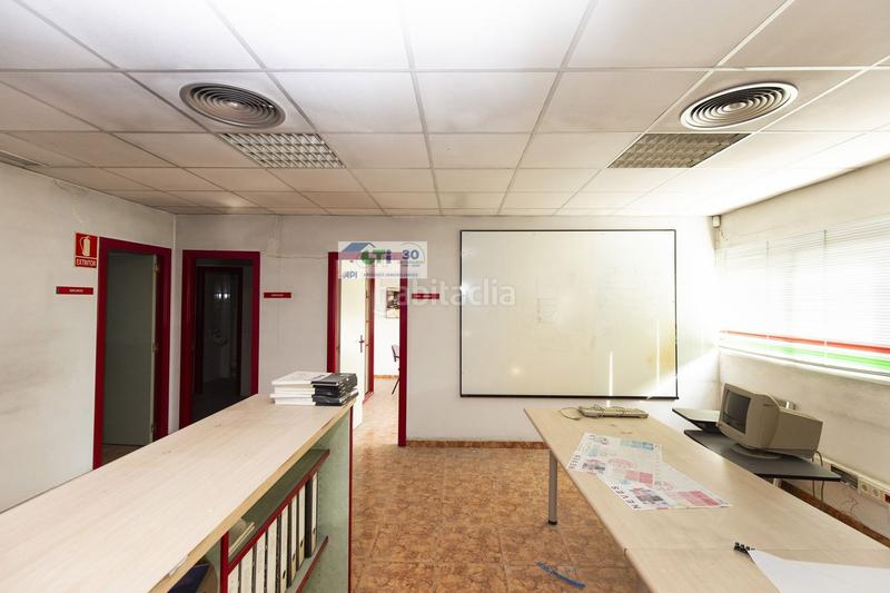 Foto df670ce7-c31e-4688-9f02-a371aa507e7c. Fabrikhalle in Puebla de Alfindén (La)