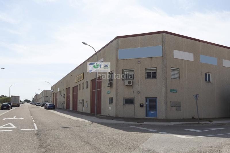 Foto 18400867-9bfd-4c19-b599-b1960be5dc3f. Fabrikhalle in Puebla de Alfindén (La)