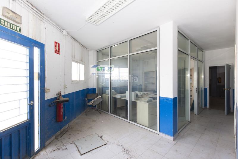 Foto 63b2cd44-052a-4a98-9693-1c4c522259b9. Fabrikhalle in Puebla de Alfindén (La)