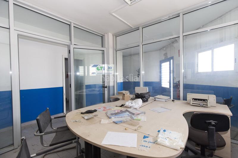 Foto a779b4d5-4216-41c8-a100-31860e67f51c. Fabrikhalle in Puebla de Alfindén (La)