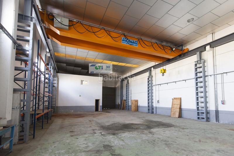 Foto d402529e-6b1d-4bc4-978d-b5bd3299b3da. Fabrikhalle in Puebla de Alfindén (La)