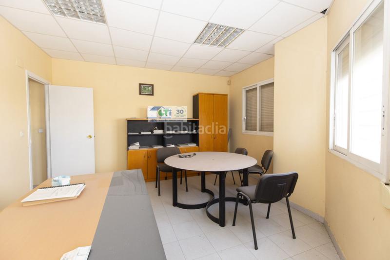 Foto d4d5629f-599b-4705-9bbf-43555c289d89. Fabrikhalle in Puebla de Alfindén (La)