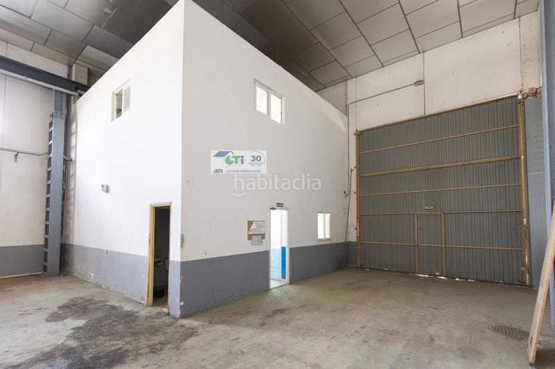 Foto d565b437-fbd3-46ce-a589-574bfc03bcb7. Fabrikhalle in Puebla de Alfindén (La)