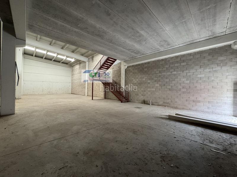 Foto c4afbb7c-1711-4f21-ade1-d0e962073158. Industrial building in Cuarte de Huerva