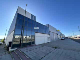 Bâtiment à usage industriel  Calle sisallo. Nave en alquiler de 685m2 con fachada a carretera