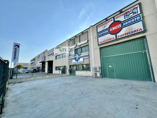 Rent Industrial building  C/ monasterio descalzas reales,. Nave en alquiler en alcalde caballero, cogullada