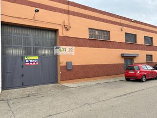 Nau industrial  Pol. pignatelli. Nave industrial de 486m2 con terreno anexo de 1.300m2 x2013 polx