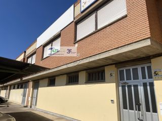 Miete Fabrikhalle  C/ l,. Nave en alquiler con dos puentes grxdaa y patio