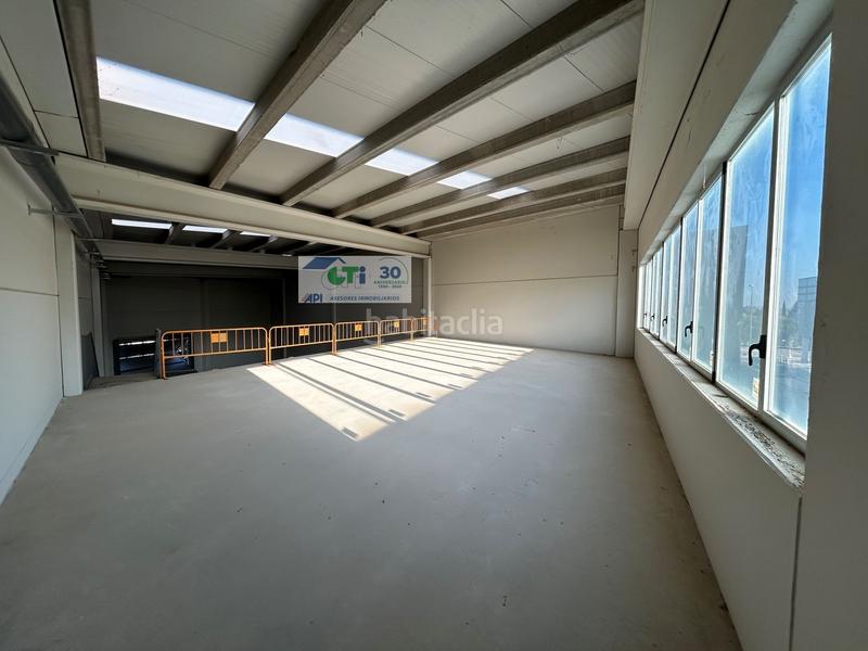 Foto f9e05bd8-2a39-43b2-abf8-5e40f934bf91. Nau industrial a Cartuja Baja Zaragoza