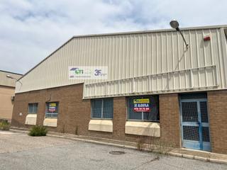 Lloguer Nau industrial  C/ e. Nave en alquiler con terreno