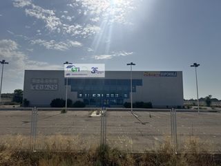 Lloguer Nau industrial  Carretera de huesca avenida academia general militar. Edificio comercial rotonda zaragoza carretera huesca