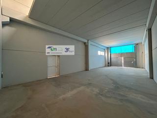 Nave industrial  Calle del romero. Nave esquinera de 230m2 en recinto cerrado