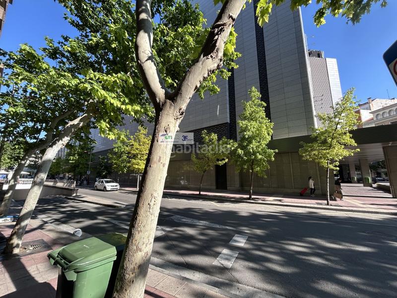 Foto 2b0473bc-2683-47eb-ae76-7907afc462b3. Location local commercial dans Paseo Sagasta Zaragoza