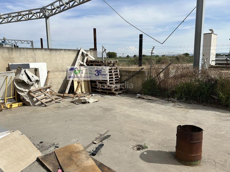 Foto 3a45a23b-e902-4a50-b67d-9616424071e7. Location bâtiment à usage industriel dans Pinseque