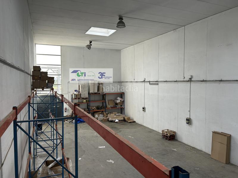 Foto ae1e507a-9cb1-45f8-84c6-7767909965f0. Location bâtiment à usage industriel dans Pinseque