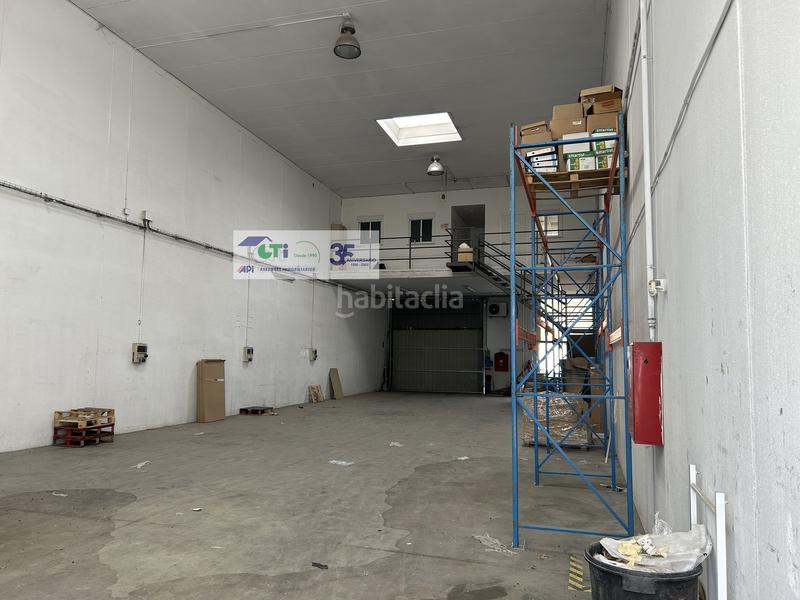 Foto be23e6f0-26cc-4a6d-9651-2cc22522244a. Location bâtiment à usage industriel dans Pinseque