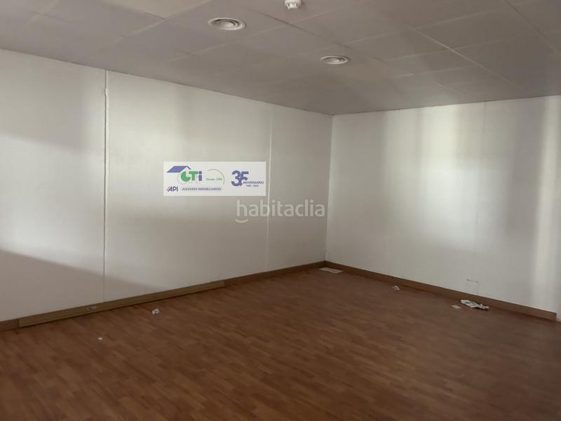 Foto c00b07ff-a457-4bbc-a860-a6bc5c434a77. Location bâtiment à usage industriel dans Pinseque