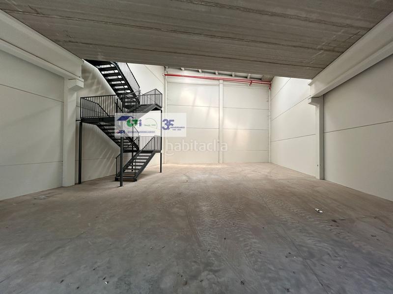 Foto d98e4512-febd-4bc3-8cea-4c28b7d1c039. Nau industrial a Cartuja Baja Zaragoza