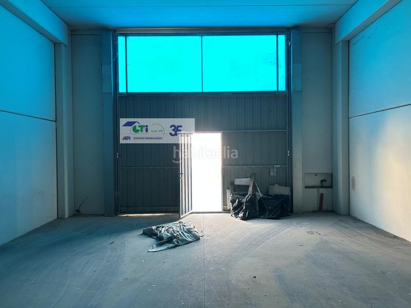 Foto 1b918f75-f1a3-48b5-9fa5-96304779f39f. Nave industrial navexa0de 230m2 en recinto cerrado en Zaragoza