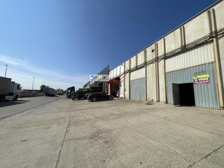 Nau industrial  C/ limite este. Nave en venta en ciudad del transporte