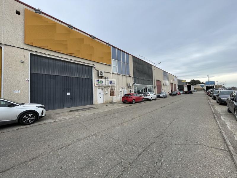 Foto 3d21b997-f4ee-4c3a-9455-7e36f3514d26. Capannone industriale in Puebla de Alfindén (La)