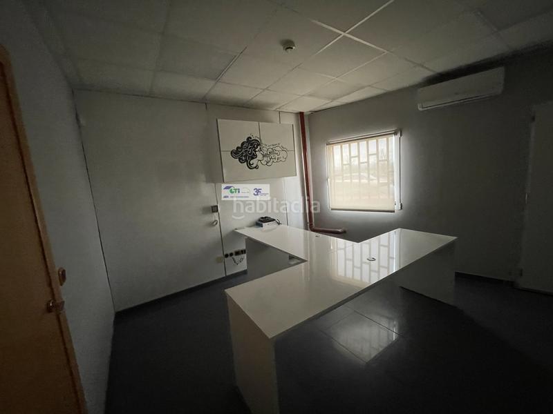 Foto bd7dbb1b-8833-45da-a9d4-ce88b2efe72b. Capannone industriale in Puebla de Alfindén (La)