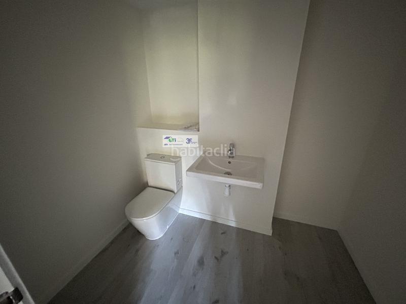 Foto 137f2064-d477-4878-bd53-bb55973c69a0. Office space in Romareda Zaragoza