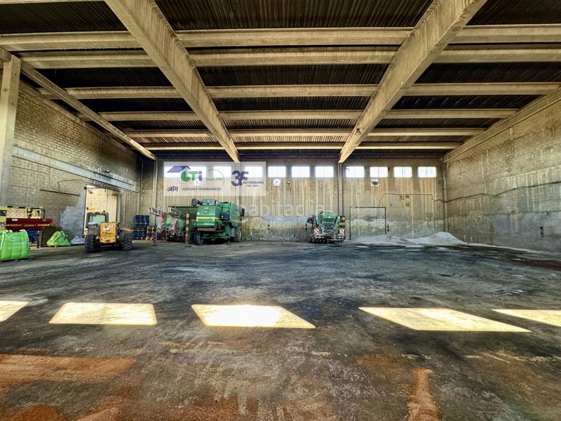 Foto 27a35f63-801b-4aa7-b9be-267c4cd8c56c. Nau industrial a Pinseque