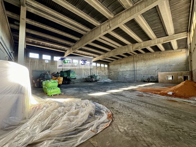 Foto 49a08db3-5496-4273-a60d-dae23eb1f196. Nau industrial a Pinseque