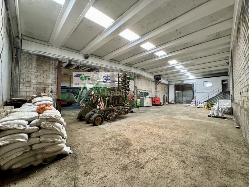 Foto aab48b22-5741-4f8d-83b1-1982258b2fff. Nau industrial a Pinseque