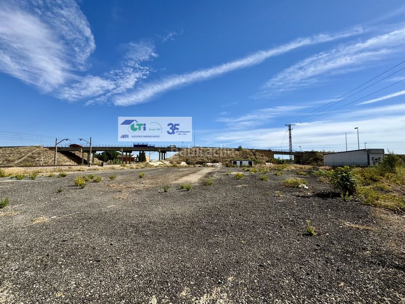 Foto b0a06c35-255e-4252-88a6-7fc0d0b9726d. Nau industrial a Pinseque