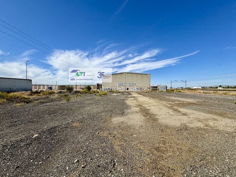 Foto be606987-acad-4c3c-b7af-c53c518e6cb3. Nau industrial a Pinseque