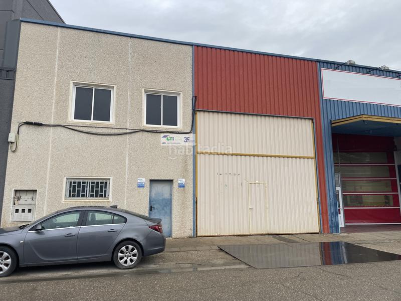 Foto 7d59e8db-5e3b-4885-bf51-26314cbbb1d0. Nau industrial a Puebla de Alfindén (La)