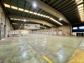 Affitto Capannone industriale  C/ rÍo de janeiro. Nave logxedstica en alquiler de crossdocking 7.050m2 con 55 muel