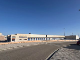 Location Bâtiment à usage industriel  C/ rÍo de janeiro. Nave logxedstica en alquiler de crossdocking 7.050m2 con 55 muel