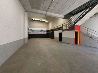 Fabrikhalle  Calle ajedrea. Navexa0enxa0ventaxa0de 245m2 en recinto cerrado