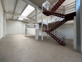 Bâtiment à usage industriel  Calle sisallo. Ventaxa0de nave de 500m2 pol. empresariumxa0