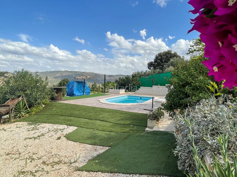 Foto 7de1b5ce-c9d4-48ce-9445-cc76160c7ab8. Casa bifamiliare con parcheggio piscina in Iznájar