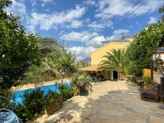 Mas à Iznájar. Precioso cortijo con piscina en iznajar