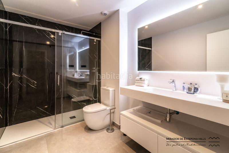 Foto fb7e4201-f9d9-4360-83f5-336c966e1134. Piano terra con parcheggio piscina in altos de Estepona Estepona