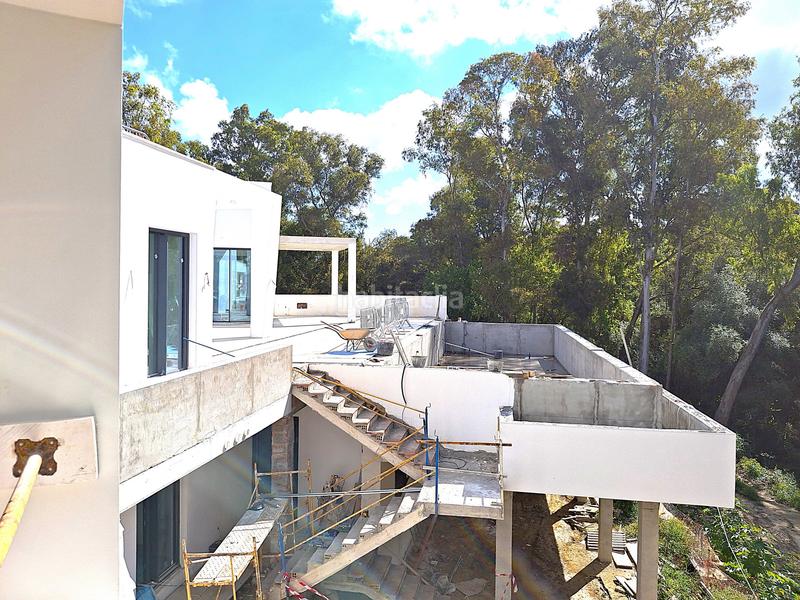 Foto 94ebb689-bb35-4d1a-9f26-6cd9c9a7e381. Casa amb aparcament piscina a Sotogrande alto Sotogrande