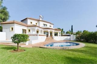 Casa a Mijas Golf. Lujosa villa de 6 dormitorios con piscina privada y vistas escén