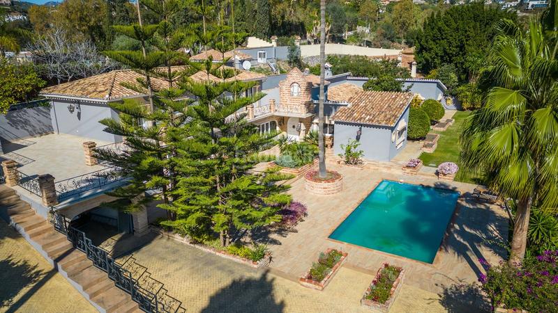 Foto 46bee8a3-2cf9-4a8e-ab5b-850b47700791. Casa con parcheggio piscina in Benahavís pueblo Benahavís