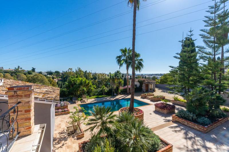 Foto f6fc3eba-51fa-4390-aa80-8efc7d20ceb4. Casa con parcheggio piscina in Benahavís pueblo Benahavís