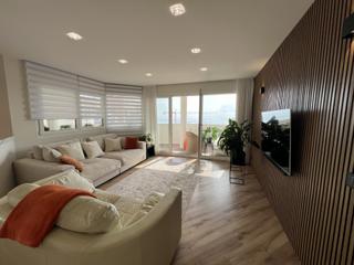 Apartament a Centro. Impresionante y espacioso apartamento junto al mar, a 100 m de l