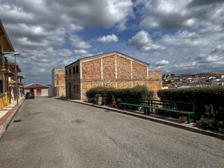 Terreny residencial a Alameda. Parcela urbana con estructura iniciada en alameda