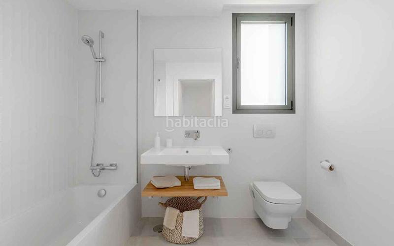 Foto 38bdca9b-1dbf-4e4b-a236-219a798ecd79. Reihenhaus mit parking pool in El Faro de Calaburra - Chaparral Mijas