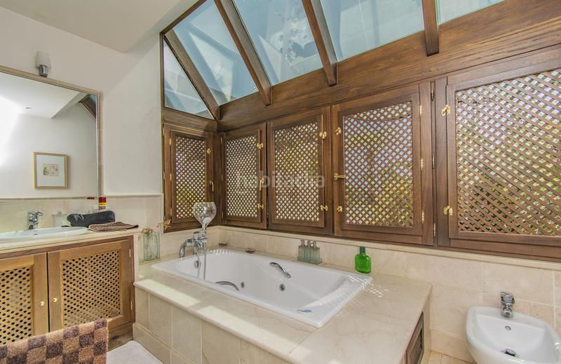 Foto bbbf2538-0ac6-48ef-83fb-d9b5cfddbdf4. Ático  de lujo en Río Real, este en Río Real Marbella