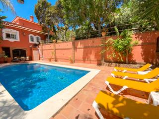 Casa en Mijas Golf. Propriedad   con 10 establos, 3 casas , mijas golf
